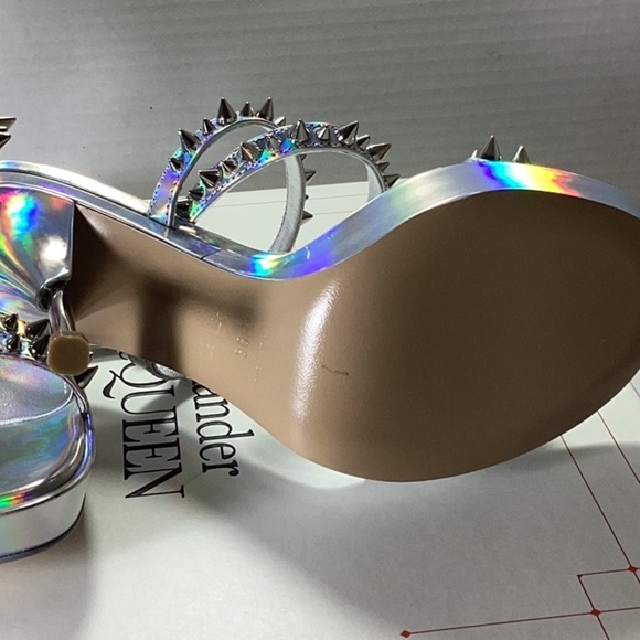 Alexander McQueen
Punk Stud Metallic Leather Ankle-Strap Sandals - Picture 9 of 10